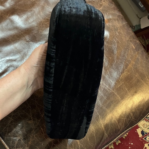 Kate Spade NWOT Black Crushed Velvet Shoulder Bag with satin Bow shoulder strap - Picture 11 of 16